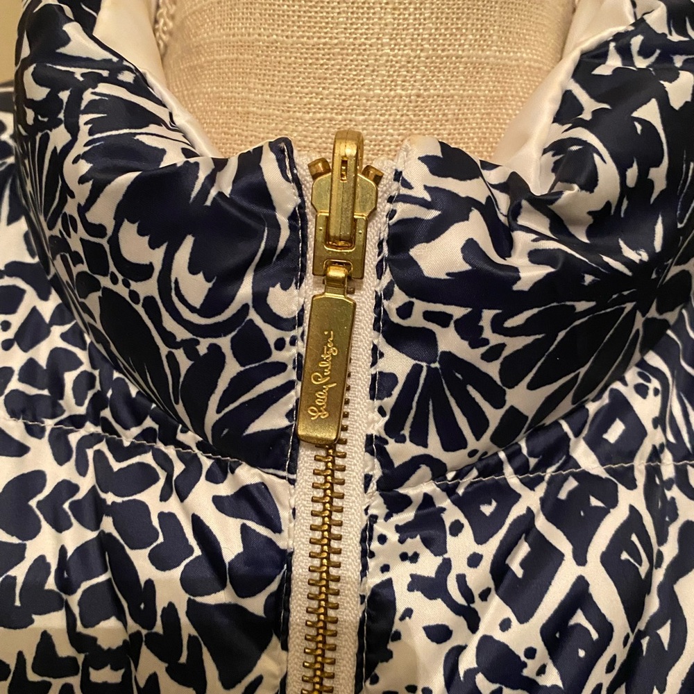 MAKE AN OFFER! Lilly Pulitzer Reverses/Puffer Jacket,Navy Print/White,Size 14 - Picture 6 of 14
